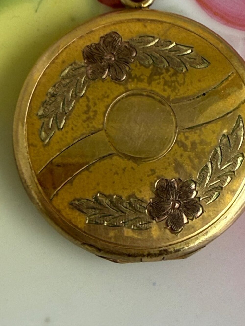 Antique 1920s Round Gold Filled Etched Floral Locket 1 1/8" - Picture 2 of 12